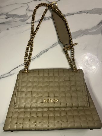 Guess Handtasche gesteppt beige goldfarbene Kette gebraucht