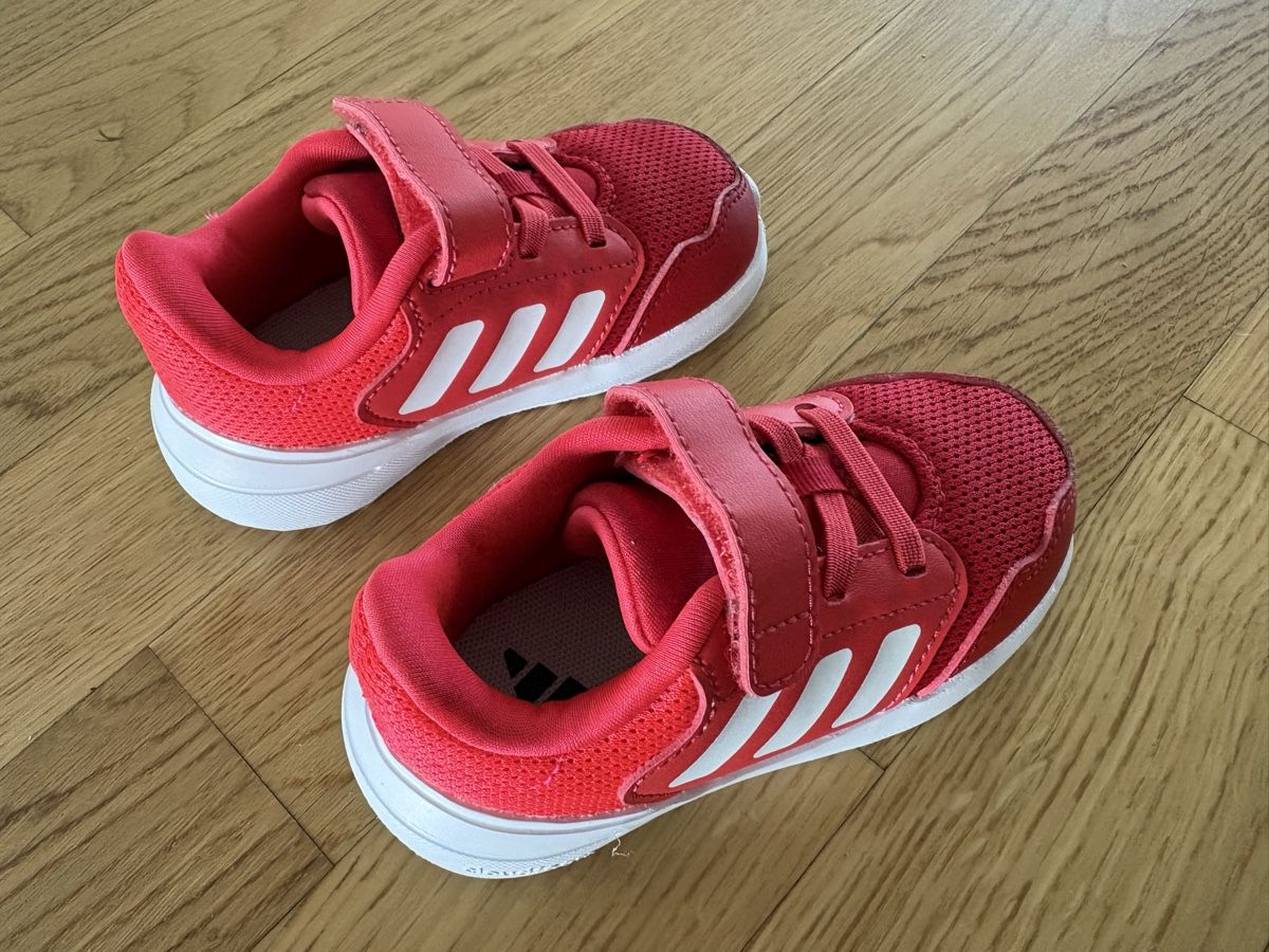 Adidas Scarpe per ragazzi: Adidas Kinderschuhe 22 – Nuovo (secondo la descrizione) da Basel venduto da brinebiene3010
