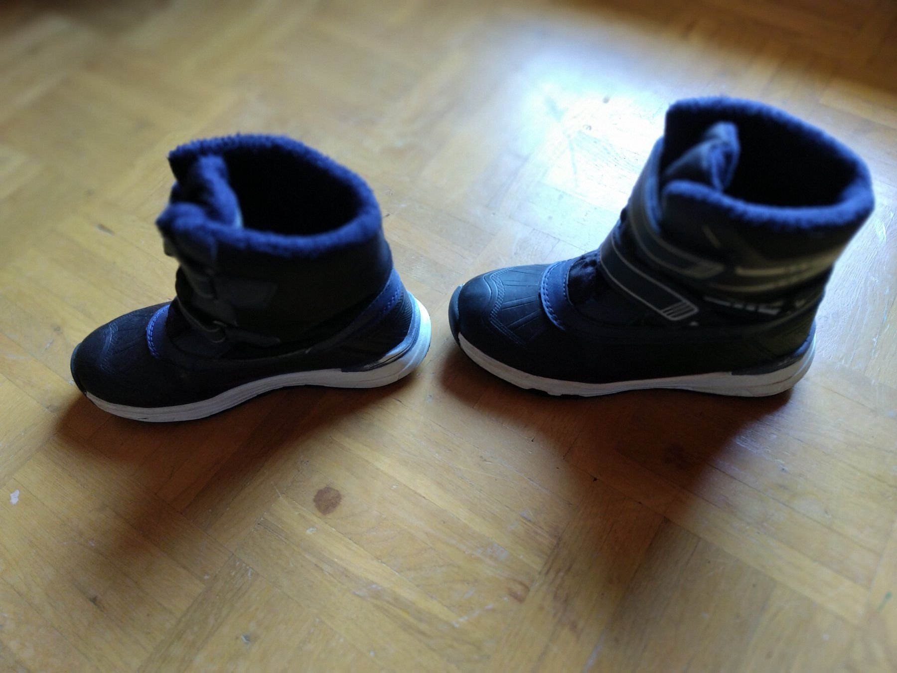 Scarpe da uomo: Kinder Winterschuhe Grösse 33 dunkelblau – Usato da Oberdorf NW venduto da niederj 2
