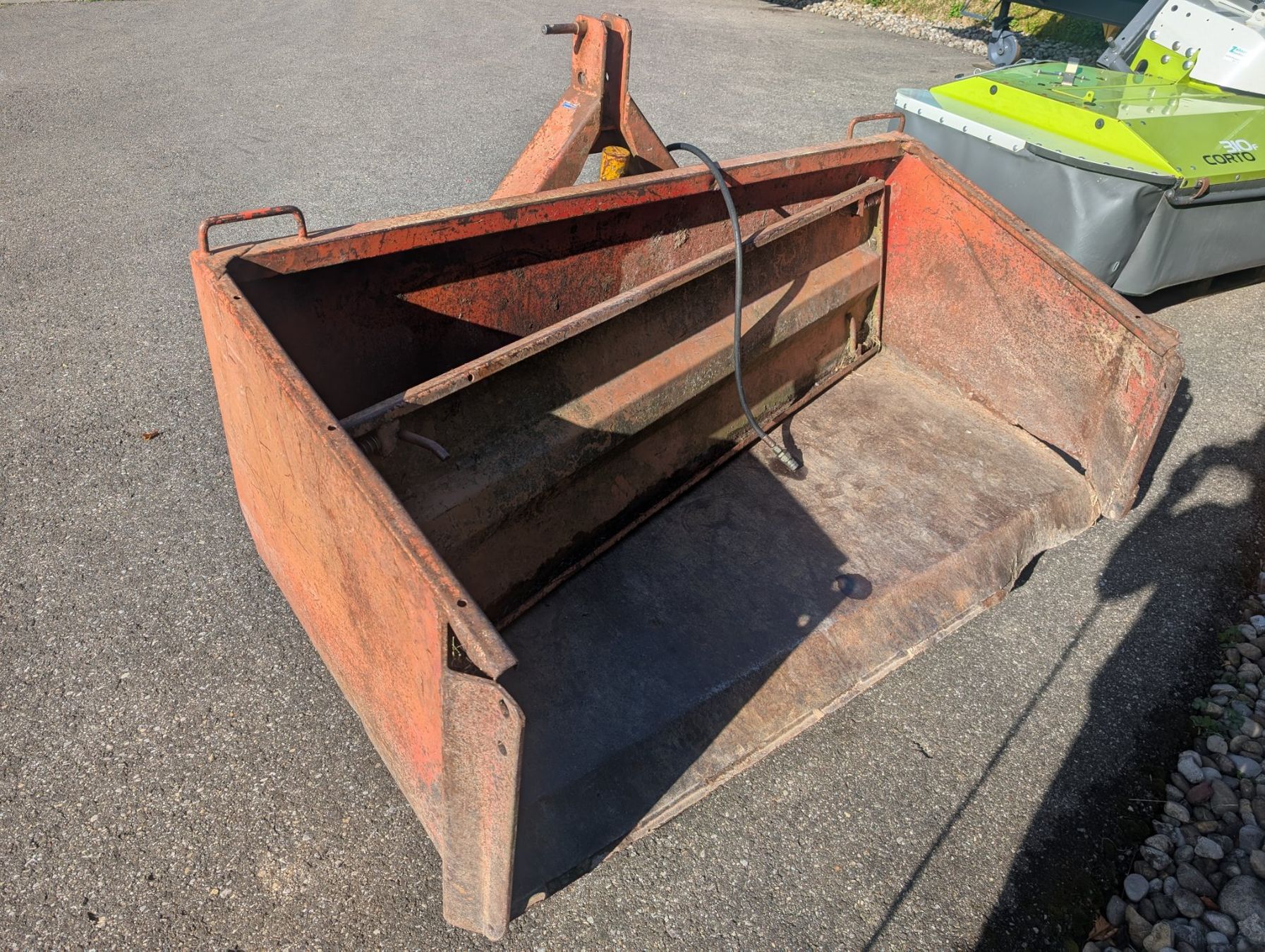 Tutte le macchine: Kippschaufel hydraulisch 180x100 – Usato da Dietschwil venduto da Luchs015