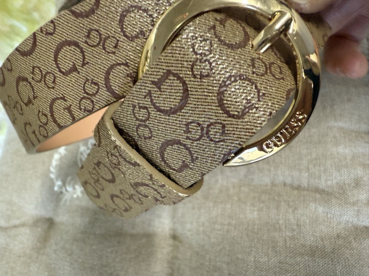 Cinture: Gürtel guess – Usato da visp venduto da Kmemo1 1
