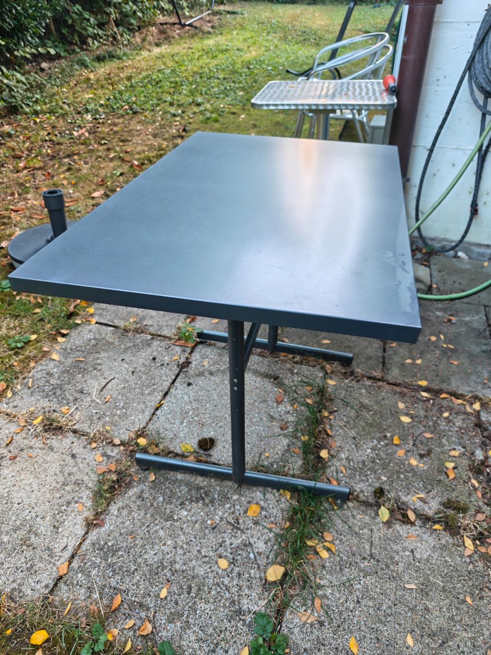 Schaffner Tische: Schaffner Gartentisch Anthrazit – Gebraucht aus Bonstetten von Zuriko