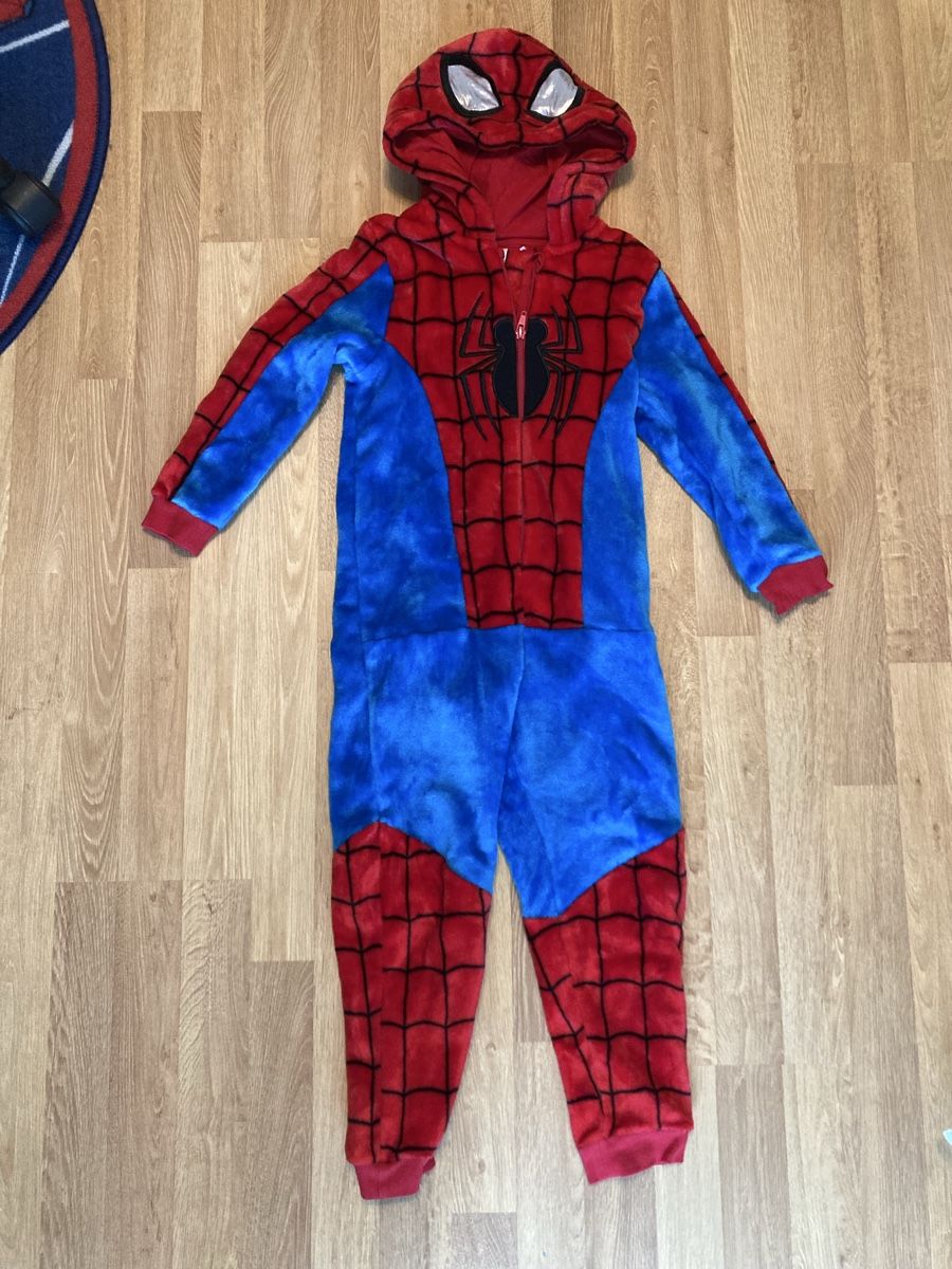Tute: Spiderman Overall Gr. 122 – Usato da Emmenbrücke venduto da JJ_89