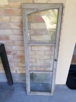 Altes Fenster mit Holzrahmen und Glas