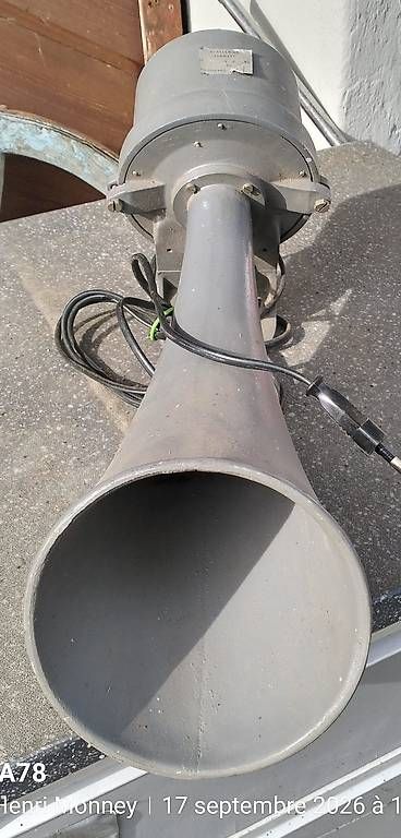 Sistemi d'allarme: Corne de téléphone 220V ou sonnette. – Usato da Cheyres venduto da Capitain