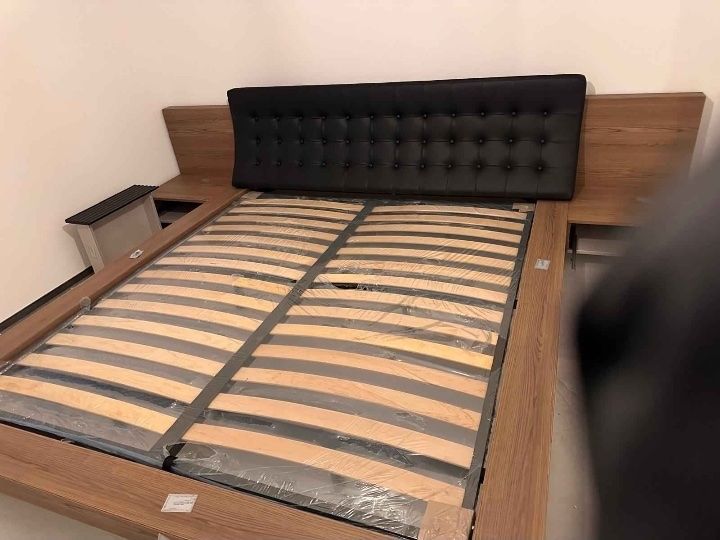 Lits: Moderness Bett mit grossem Kopfteil – D'occasion à Winterthur par ela_qvk8 1