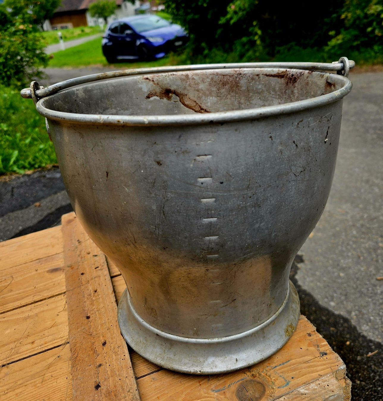 Autres articles pour la maison: Alu Eimer mit Skala gebrauchter Zustand – D'occasion à Agasul par ire_h9wl