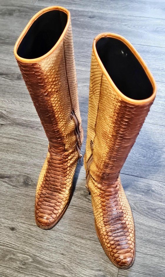 Prada Damenschuhe: Original Prada Python-Stiefel, Einzelstück – Gebraucht aus Uetliburg SG von mafrey63