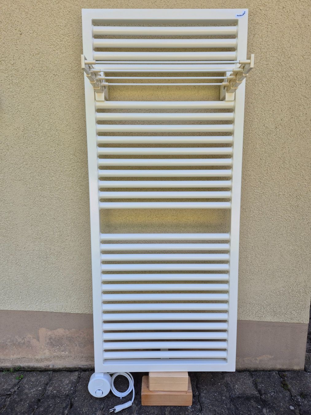 Zehnder Radiatori: Handtuchradiator elektrisch – Usato da Goldswil venduto da Pay