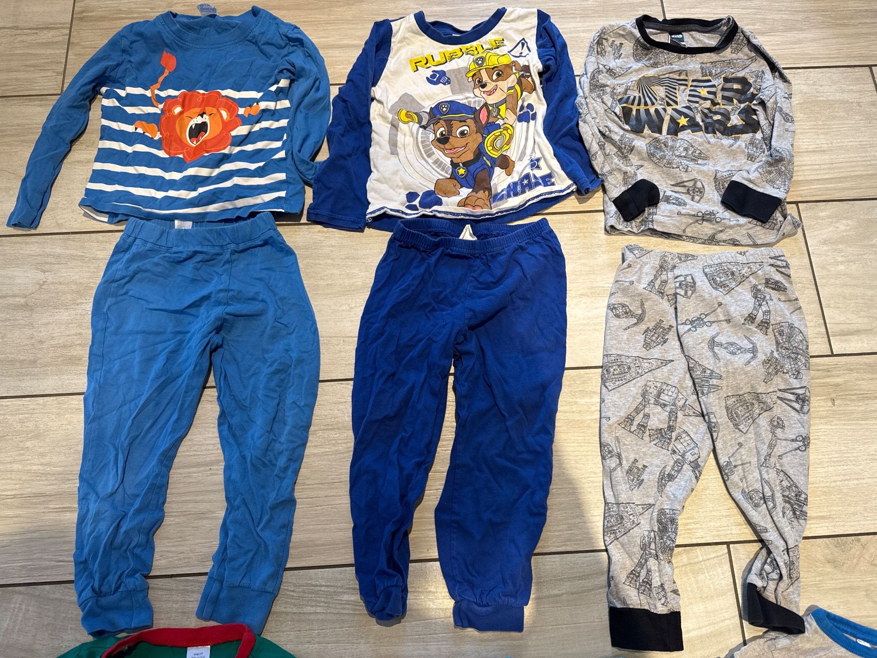 Pigiama & Simili: Pijama Set 98/104, 6 Stück – Usato da Gelterkinden venduto da Familienferien 1