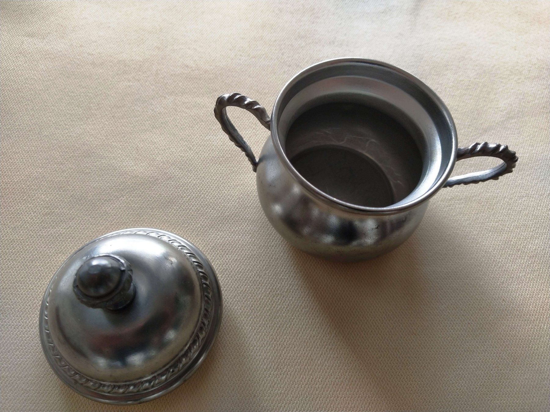 Set di piatti: Espressotassen mit Unterteller und Zuckerdose – Nuovo (secondo la descrizione) da Zürich venduto da 1980ale 7