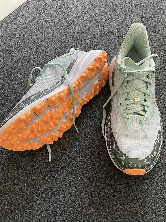Damenschuhe: Hoka Speedgoat GTX – Neu (gemäss Beschreibung) aus Sargans von 1windi3 1