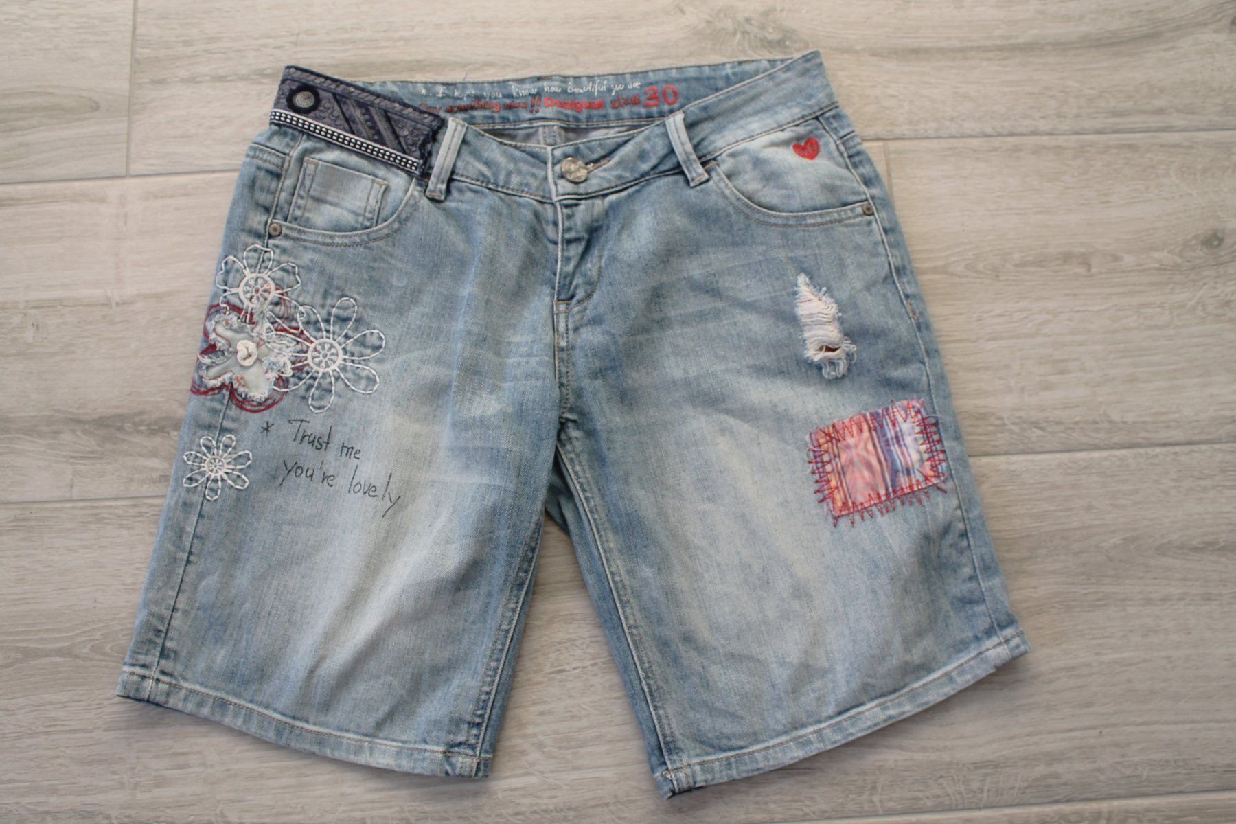 Desigual Pantaloni: Short DESIGUAL 30 (M) – Usato da Chez-le-Bart venduto da jasse