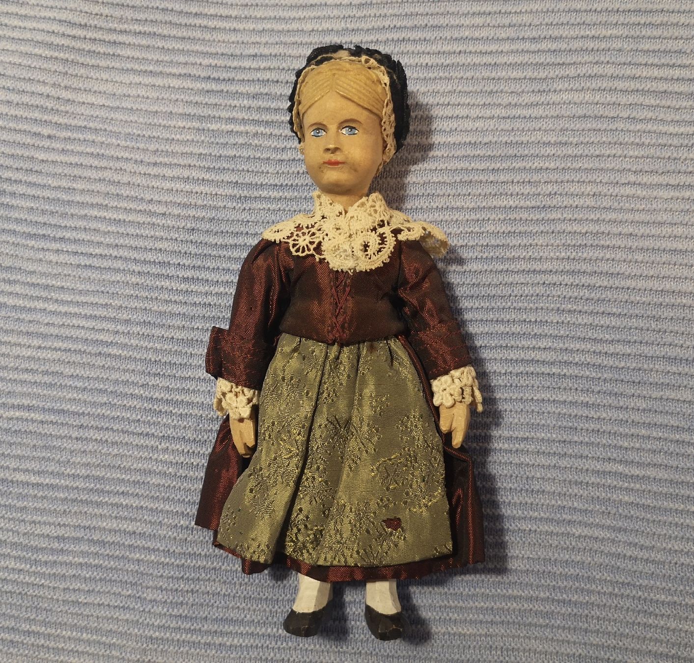 Figuren: BRIENZER SCHNITZEREI ALTE FRAU – Gebraucht aus MUEHLEBERG von Cocolinette