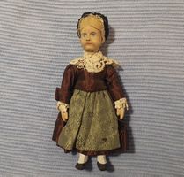 BRIENZER SCHNITZEREI ALTE FRAU
