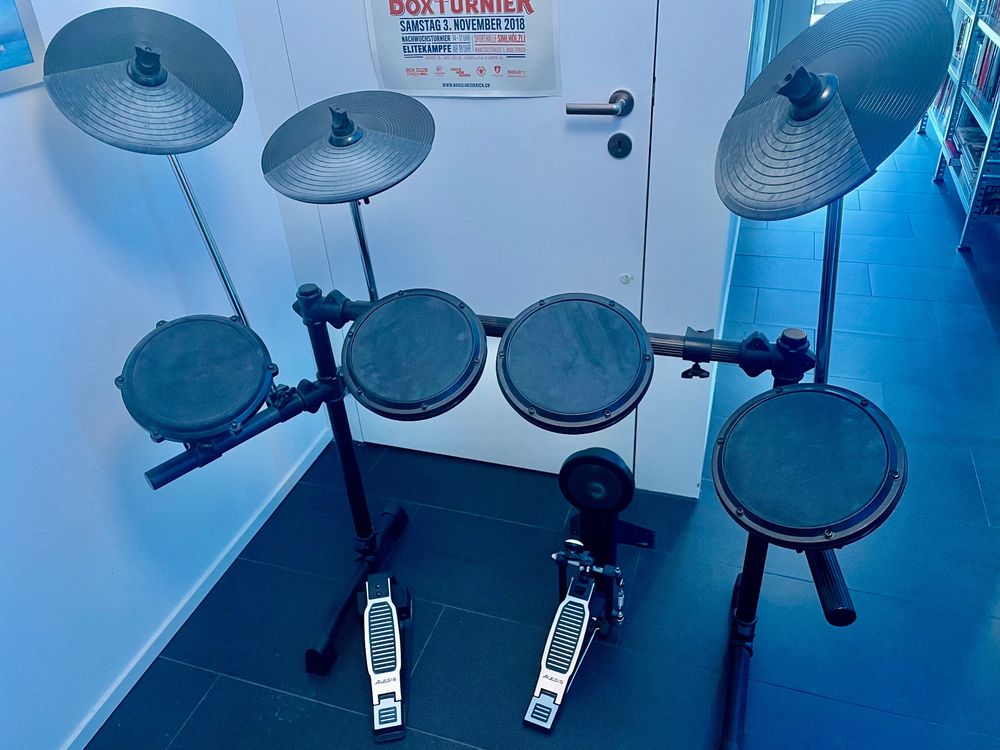 ESchlagzeug Alesis Drumset DM6 Kaufen auf Ricardo