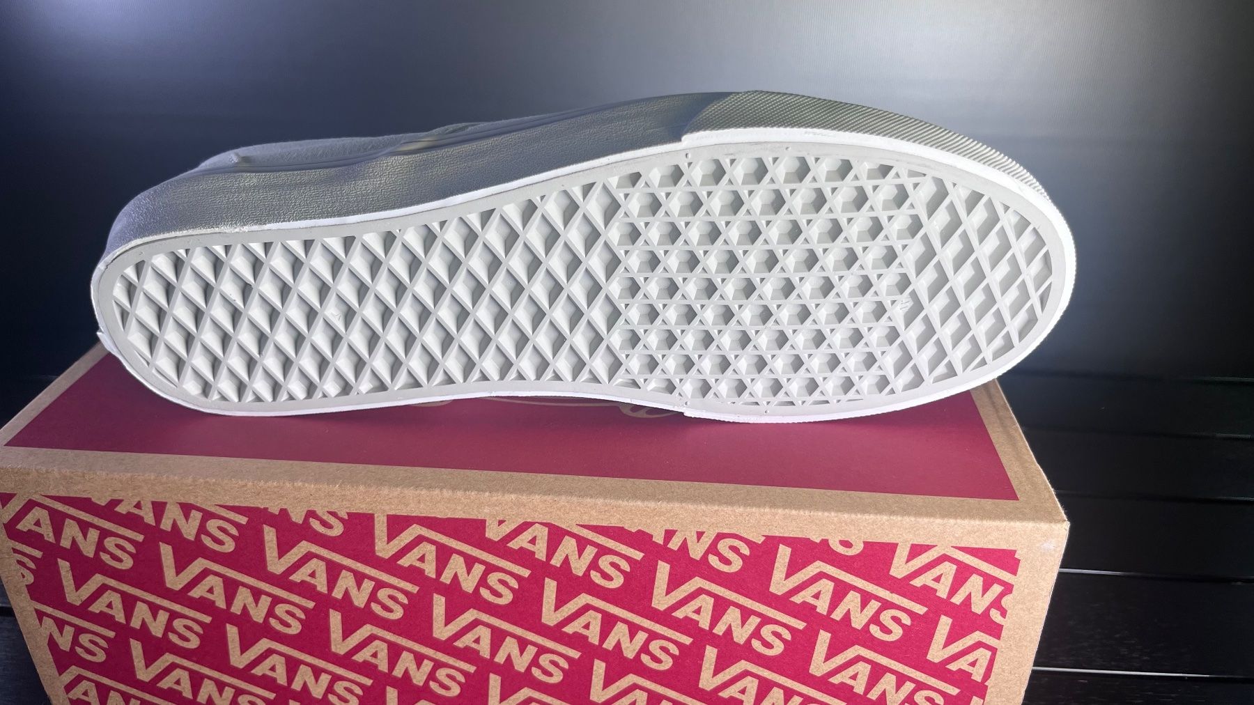 Vans Herrenschuhe: Vans Classic Slip-On Schuhe Größe 42 – Neu und originalverpackt aus Tafers von JP911 1