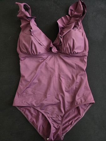 LASCANA Badeanzug Gr. 40D lila