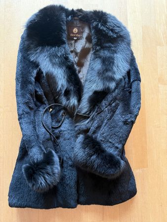 Wunderschöne schwarze Pelzjacke Bente Grösse S