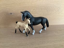 Schleich Pferde Stute mit Fohlen guter Zustand
