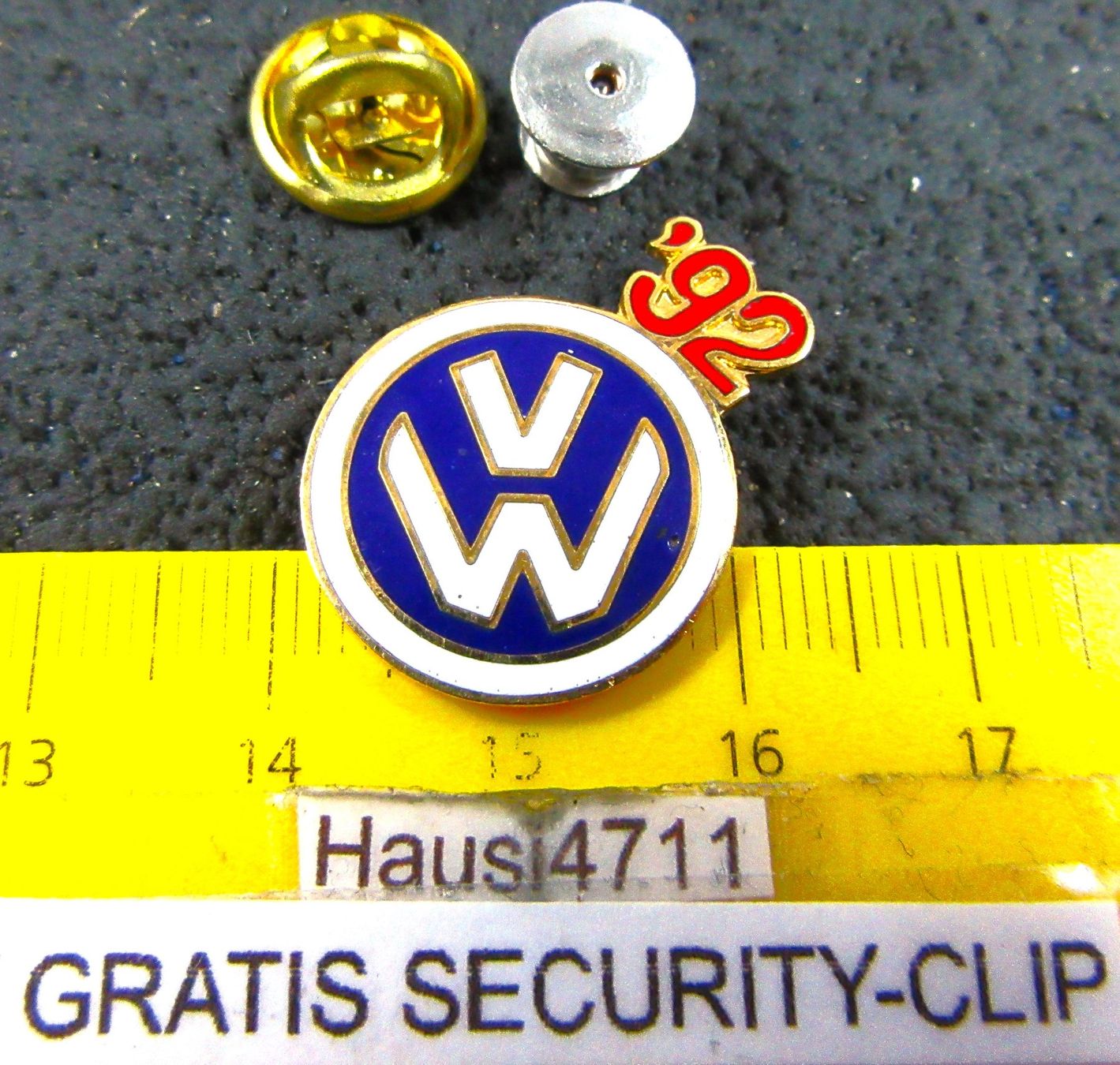 Volkswagen Plaketten & Abzeichen: VW 92 AUTO LOGO ENAMEL PIN MIT SECURITY-CLIP – Gebraucht aus Ettingen von Hausi4711