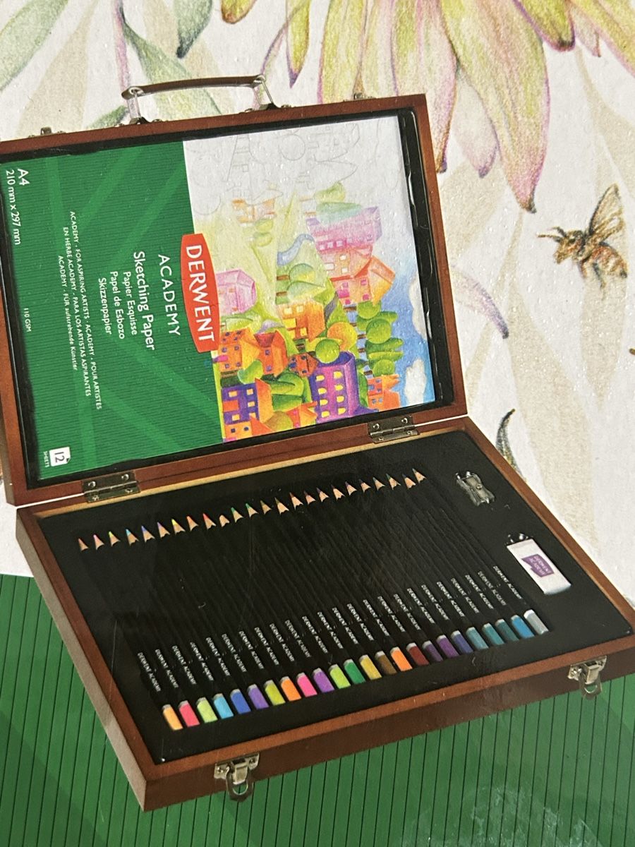 Colori: Derwent Academy Holzkasten Set mit Stiften – Nuovo e nell'imballaggio originale da Wolhusen venduto da eve_m6cg 1
