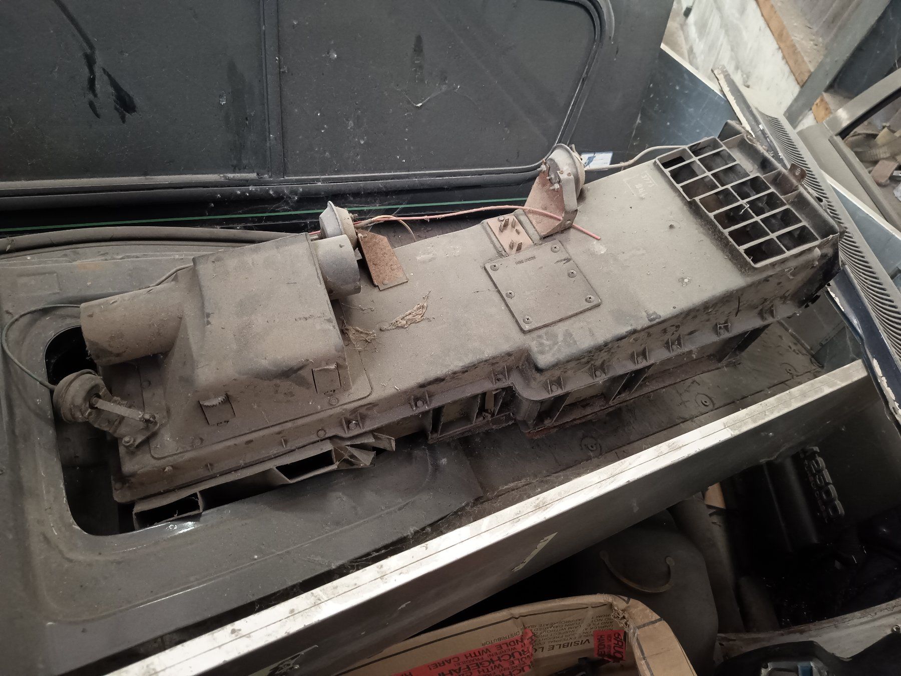 Dodge Tutti pezzi di ricambio auto: Dodge Ramcharger Dodge Ram W / D – Difettoso da Buchs SG venduto da ClassicGarageHauser 4