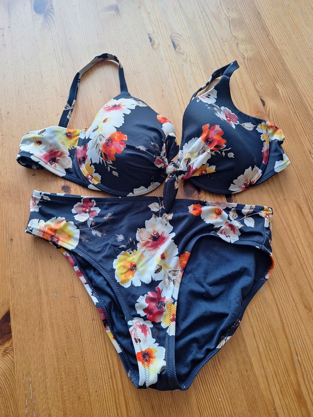 Badekleider & Bikinis: Bikini, Grösse 42 – Gebraucht aus Aesch BL von ChezToKa