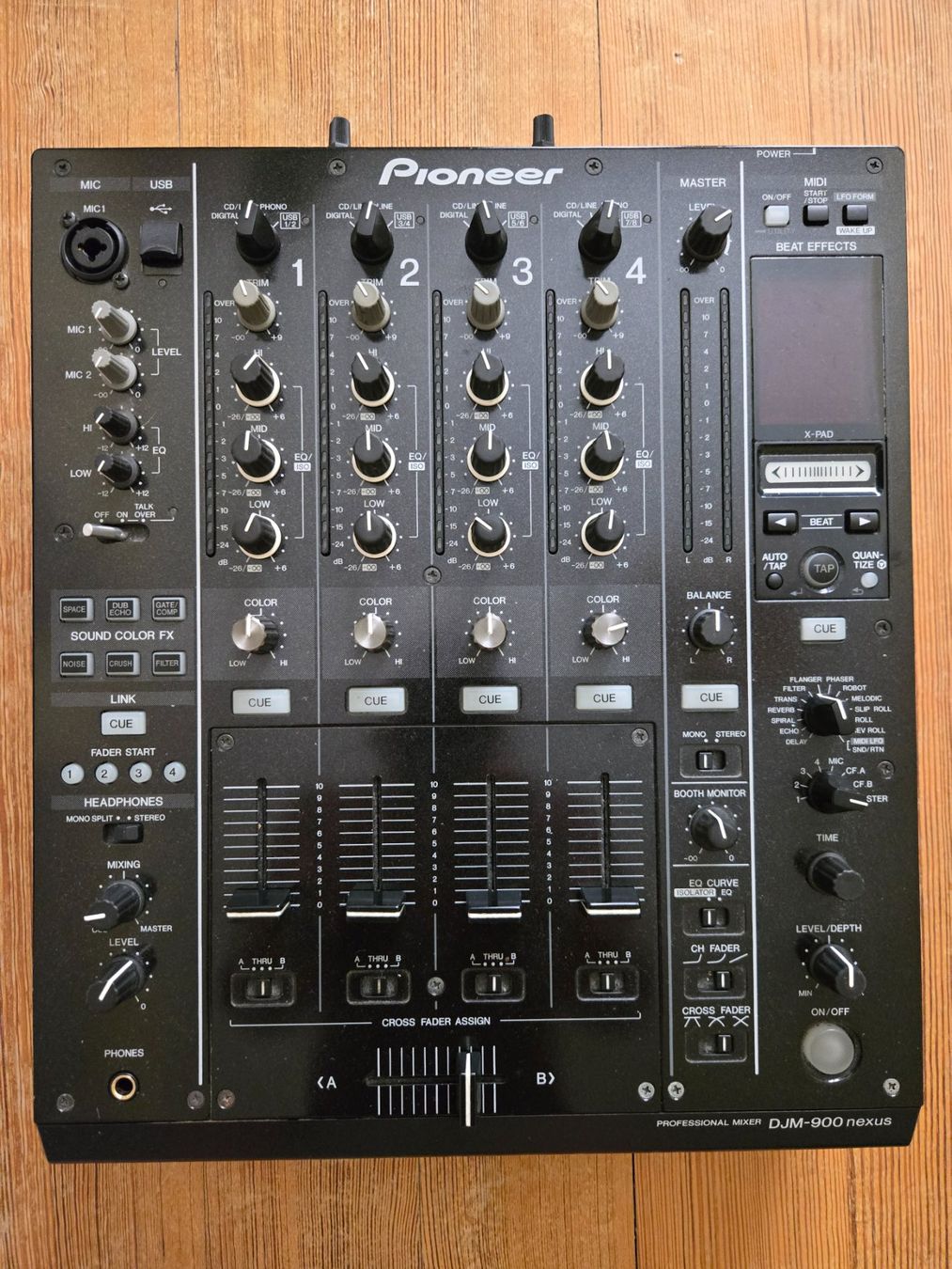 Pioneer Console di mixaggio: PIONEER DJM 900 Nexus – Usato da Baden venduto da Boni70