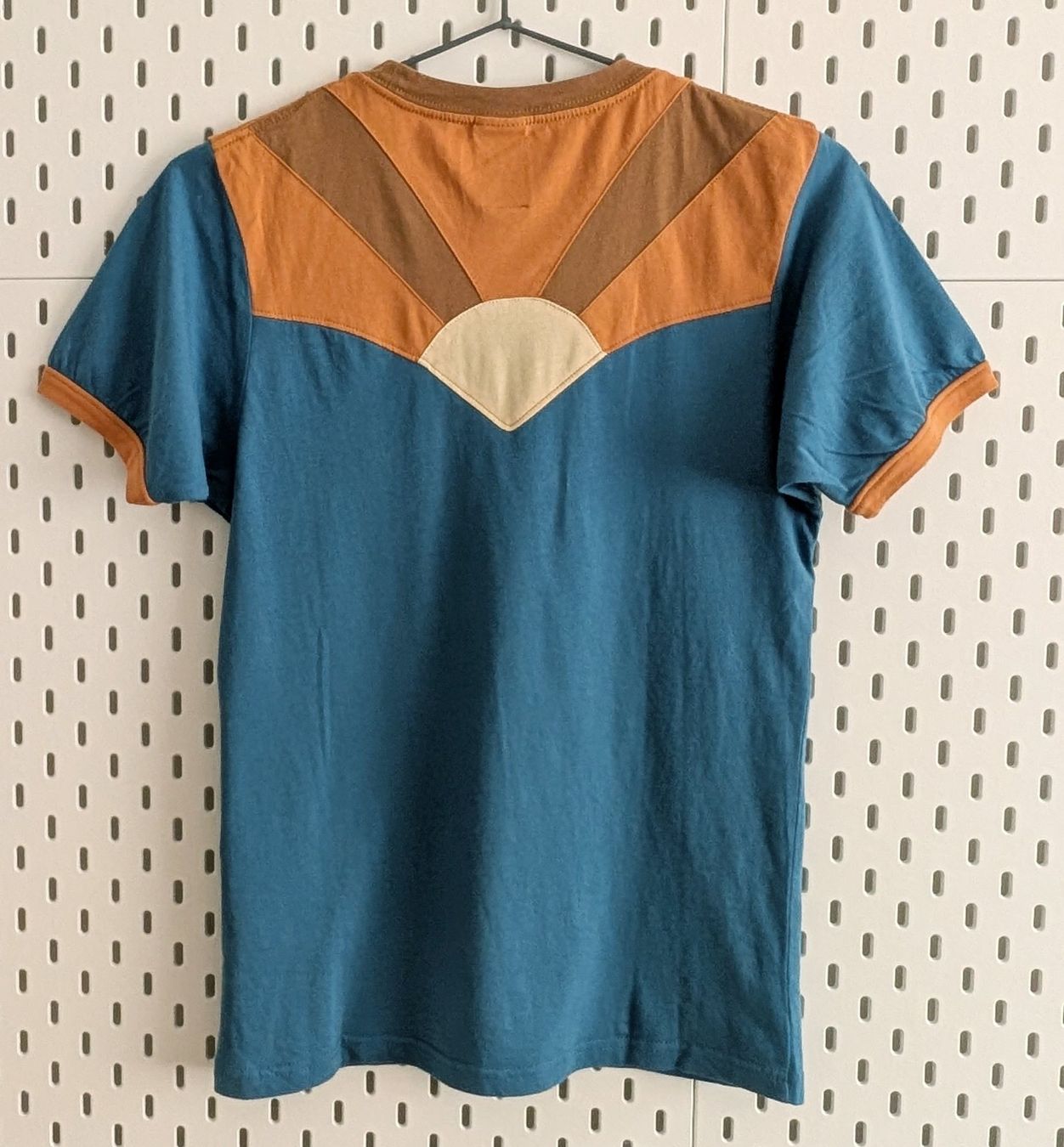 T-Shirts: Classic Rock Couture Rising Sun Ringer Tee S – Gebraucht aus Zürich von hol_bc6v 2