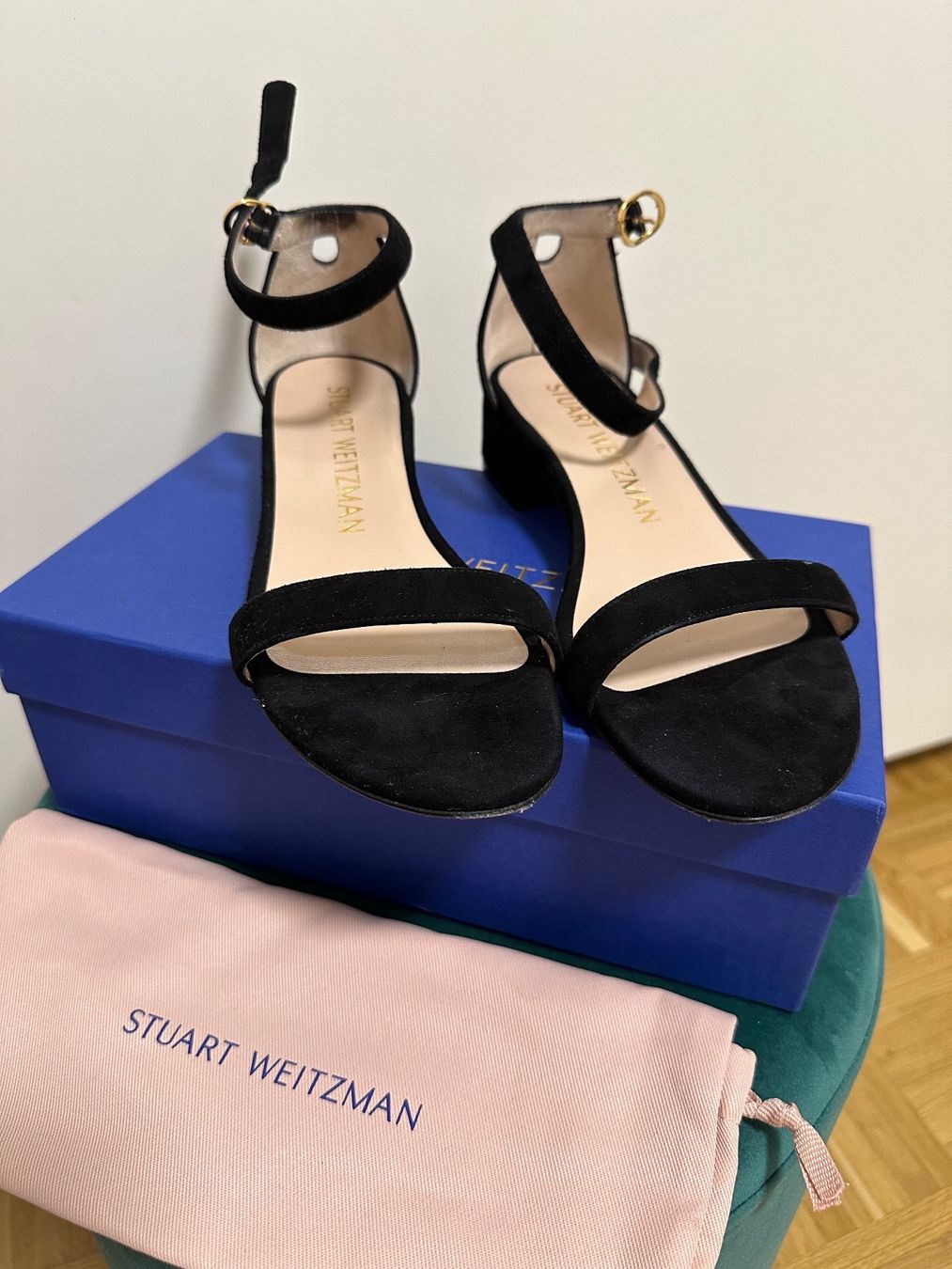Stuart Weitzman Damenschuhe: Stuart Weitzman Schwarz Suede Sandalen Gr 38 – Gebraucht aus Basel von iulia_haul 1