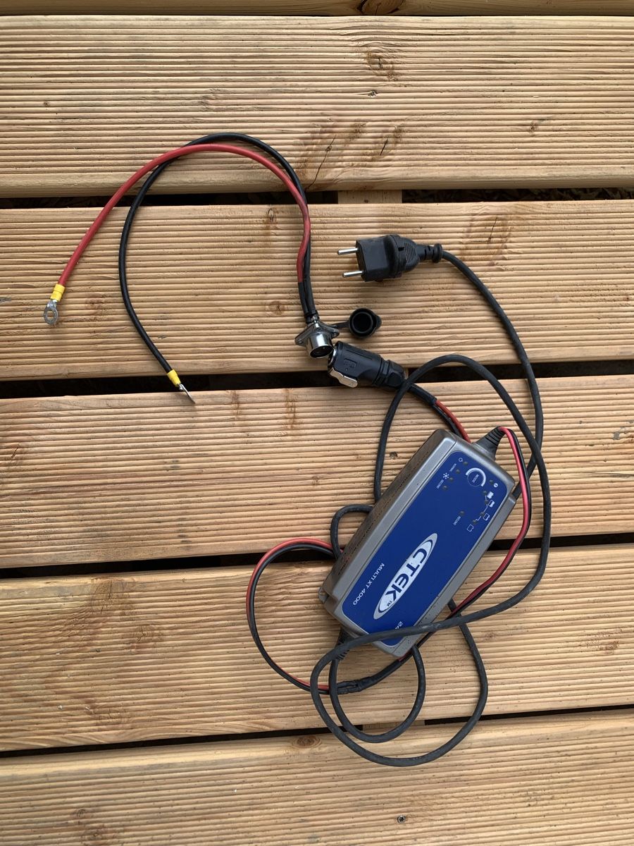 Ctek Caricabatterie: Chargeur CTEK 24v – Usato da Täuffelen venduto da Mitch67 1