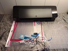 Silhouette Cameo Schneideplotter mit viel Zubehör schwarz