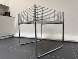 stabiler Verkaufstisch / Warenschütte für Warenpräsentation