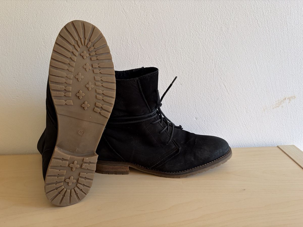 Scarpe da donna: Schwarze Stiefeletten Gr. 40 – Usato da Krummenau venduto da lorenascherrer 1
