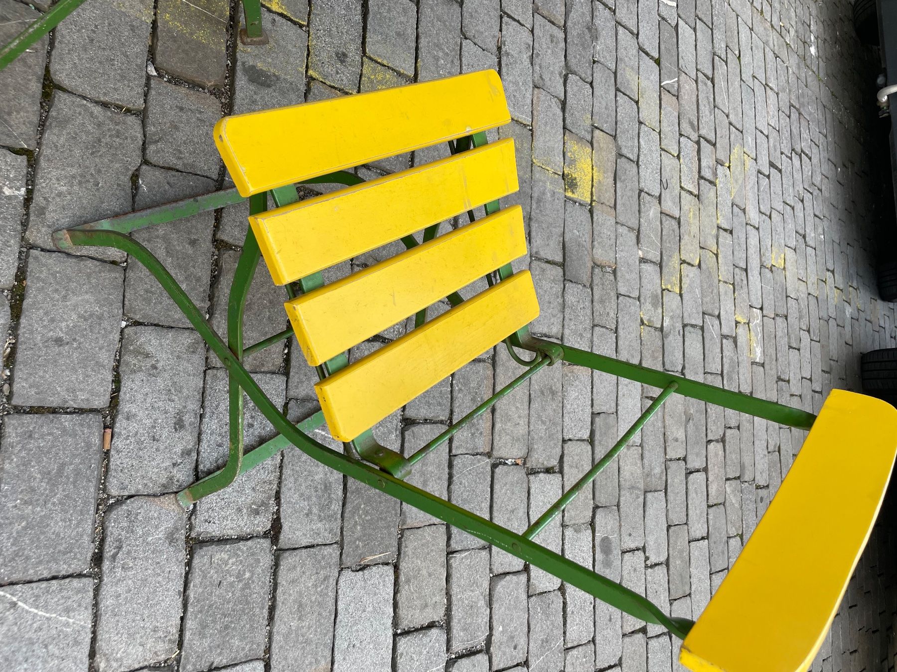 Tischset: Vintage Bistro Tisch mit Stühlen – Gebraucht aus Biel/Bienne von Rothar 2