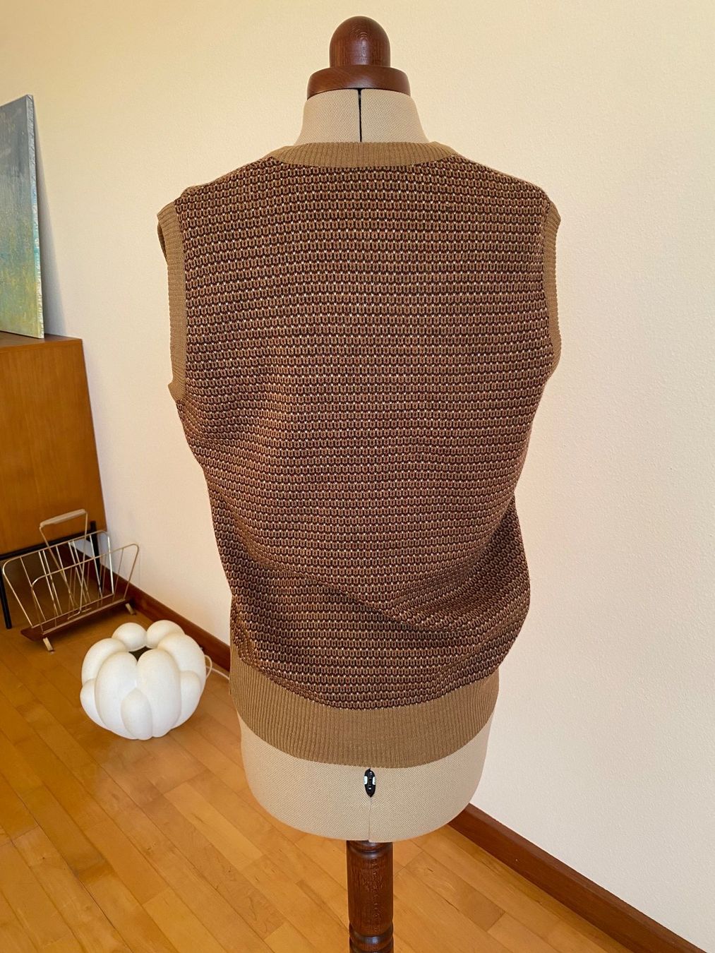 Top: Pull sans manches vintage taille S – Usato da Basel venduto da Maria-Alexa 1
