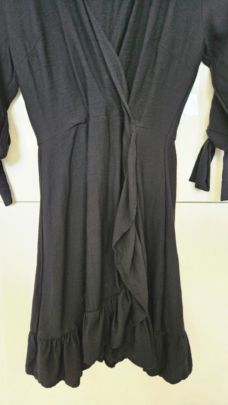 Vestiti: Schwarzes Carmen Kleid Gr. 36 mit Rüschen – Usato da Gossau ZH venduto da fashiontwo 4