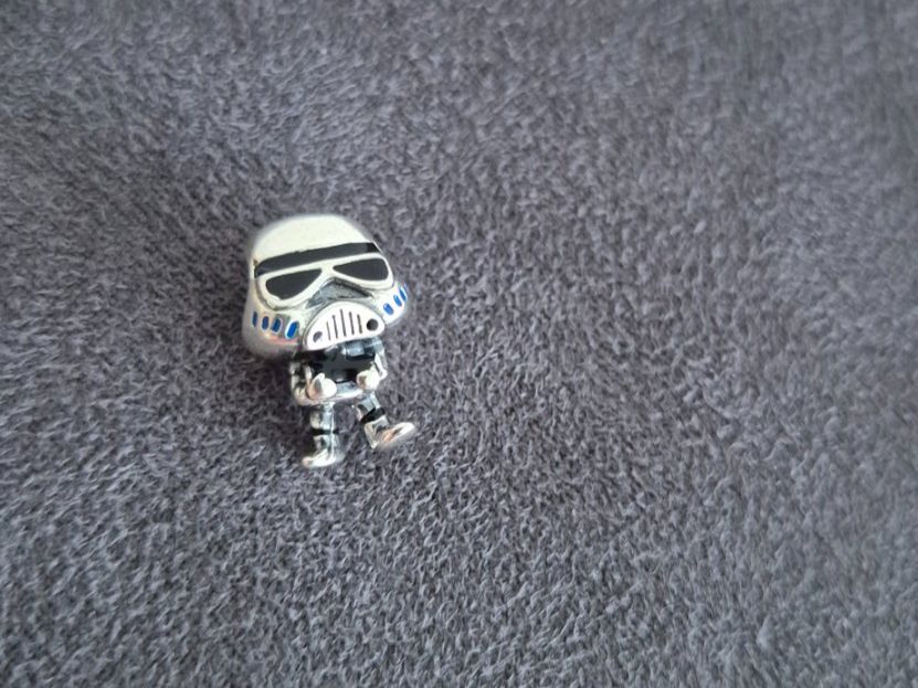 Ciondoli: Silber Charm Star wars Sturmtruppe +Garantie – Nuovo (secondo la descrizione) da Rotkreuz venduto da Carbone_Bijou-Shop