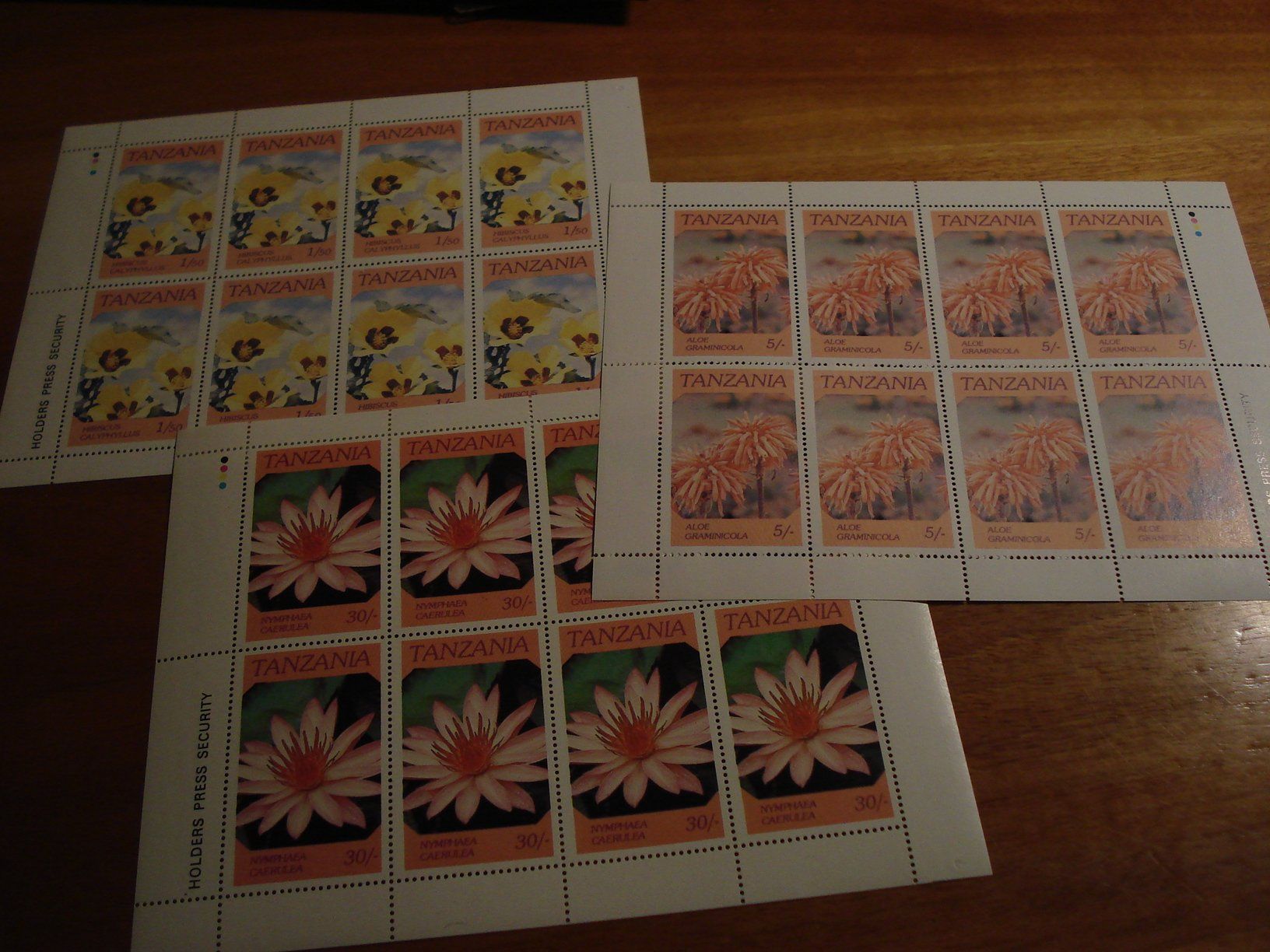 Alle Briefmarken: Tanzania, 3 Kleinbogen Blumen. ** um 1985 – Gebraucht aus Niederwil AG von morostahu