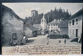 VD, Jura-Nord vaudois, Les Clées, Strasse belebt. 15.X.03