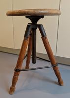 Girsberger Hocker aus Holz und Metall höhenverstellbar