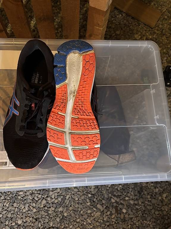 Scarpe da uomo: Chaussure de course asics  – Usato da Chenaux venduto da len_s5l7 1