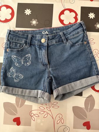 Shorts di jeans C&A taglia 122/7A con farfalle!