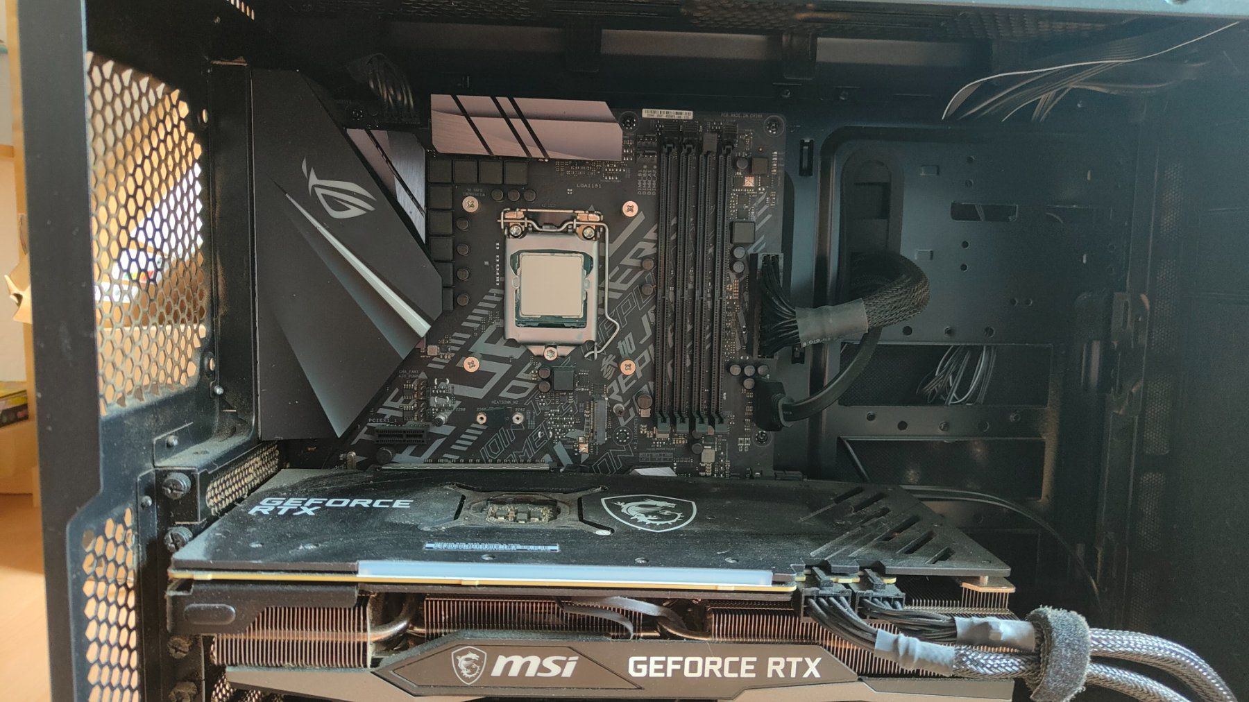 MSI PC: PC GAMING DE COMPÉTITION | ASUS ROG STRIX & MSI RTX 3070 – Usato da Vuissens venduto da chr_7bxv