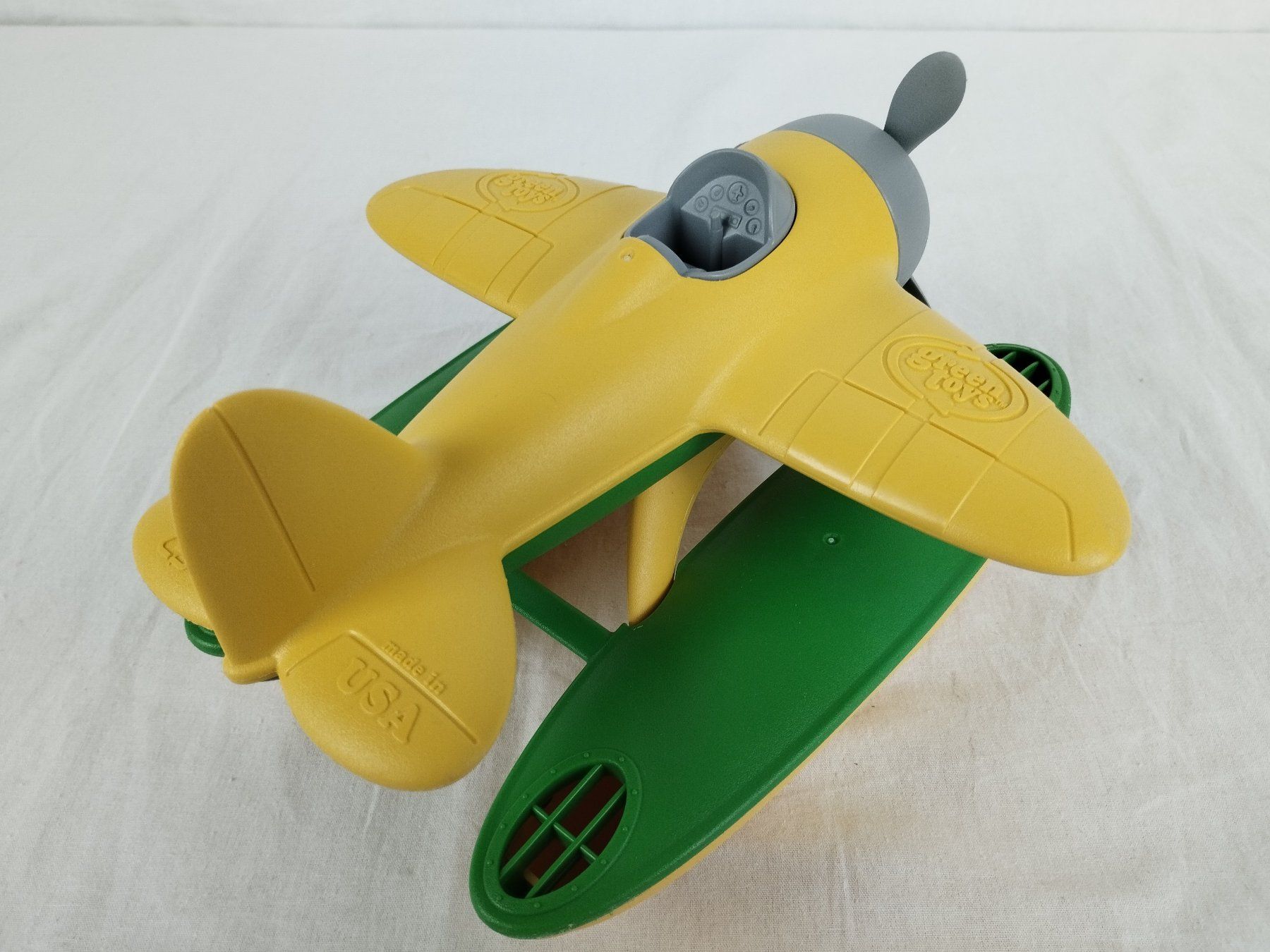 Spielzeuge: GREENTOYS Wasserflugzeug gelb – Gebraucht aus Schübelbach von Restwert_Schubelbach 2