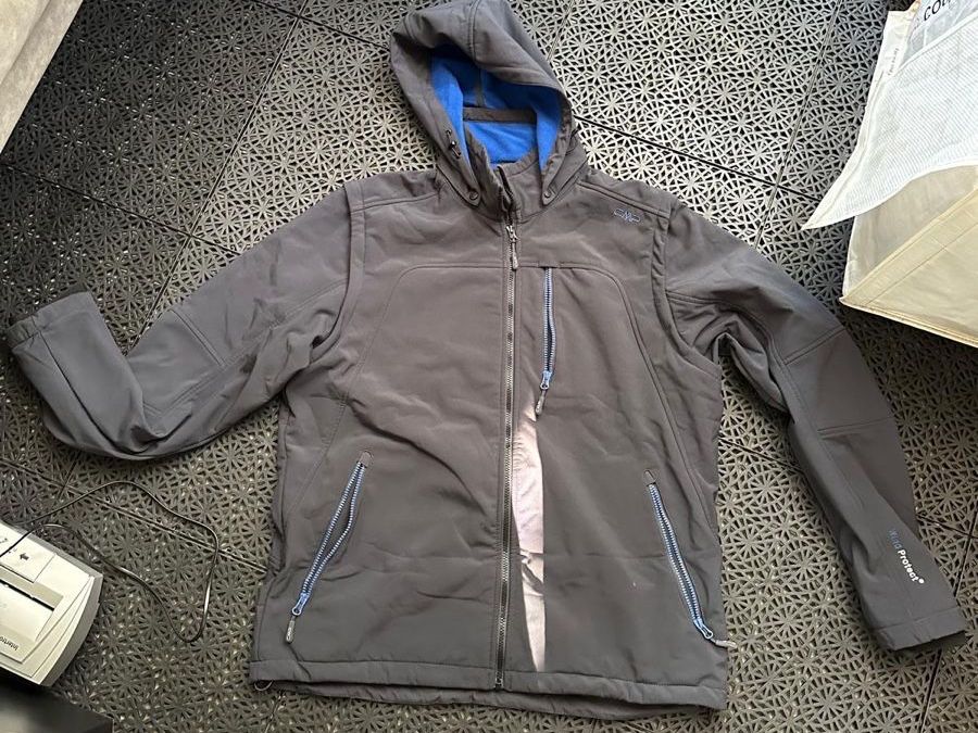 Vestes: CMP Jacke Grau XXL – D'occasion à Bettlach par valishop