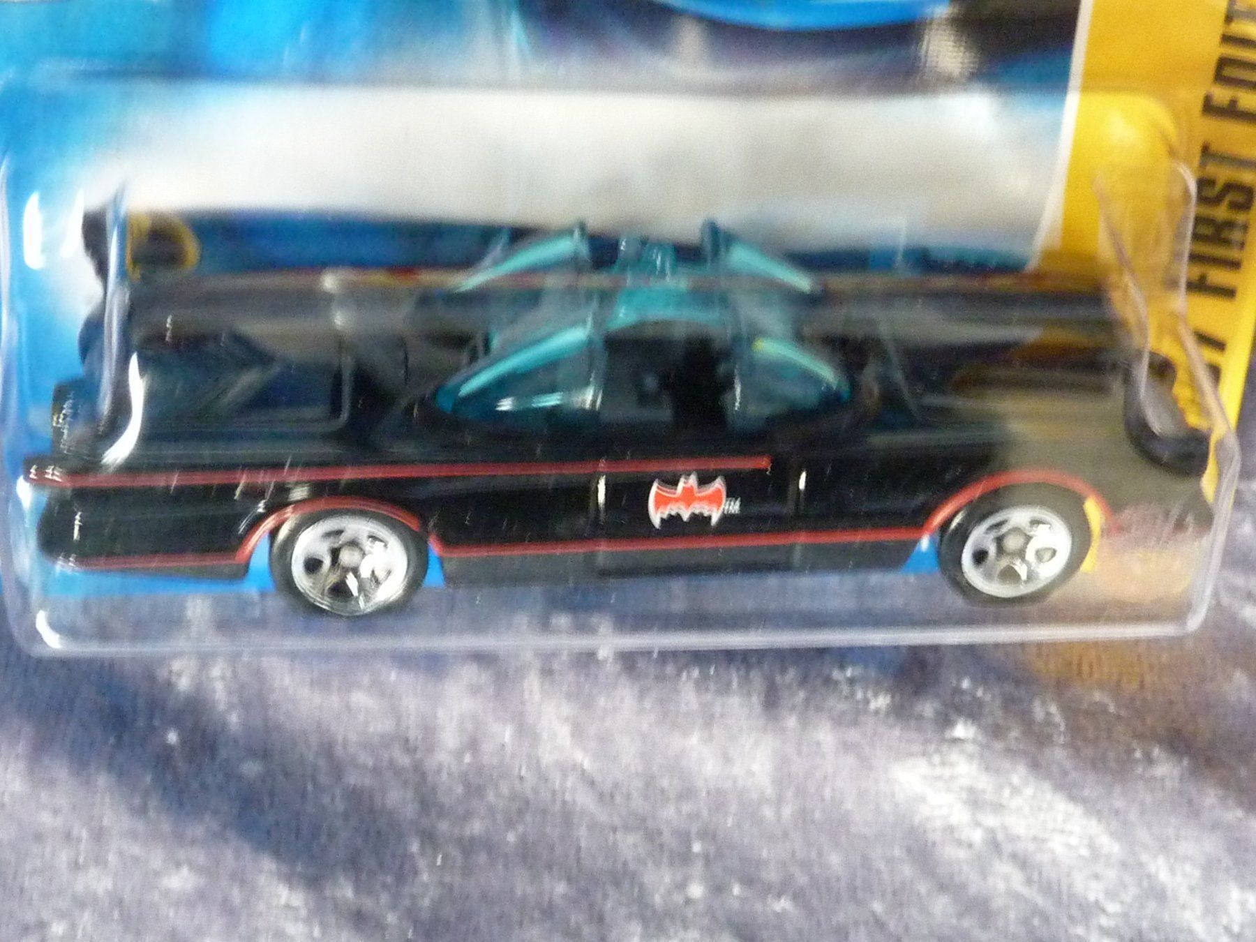 Hot Wheels Modellini d'auto: Batmobile 1:64 – Nuovo e nell'imballaggio originale da Dürrenäsch venduto da modellautos4you