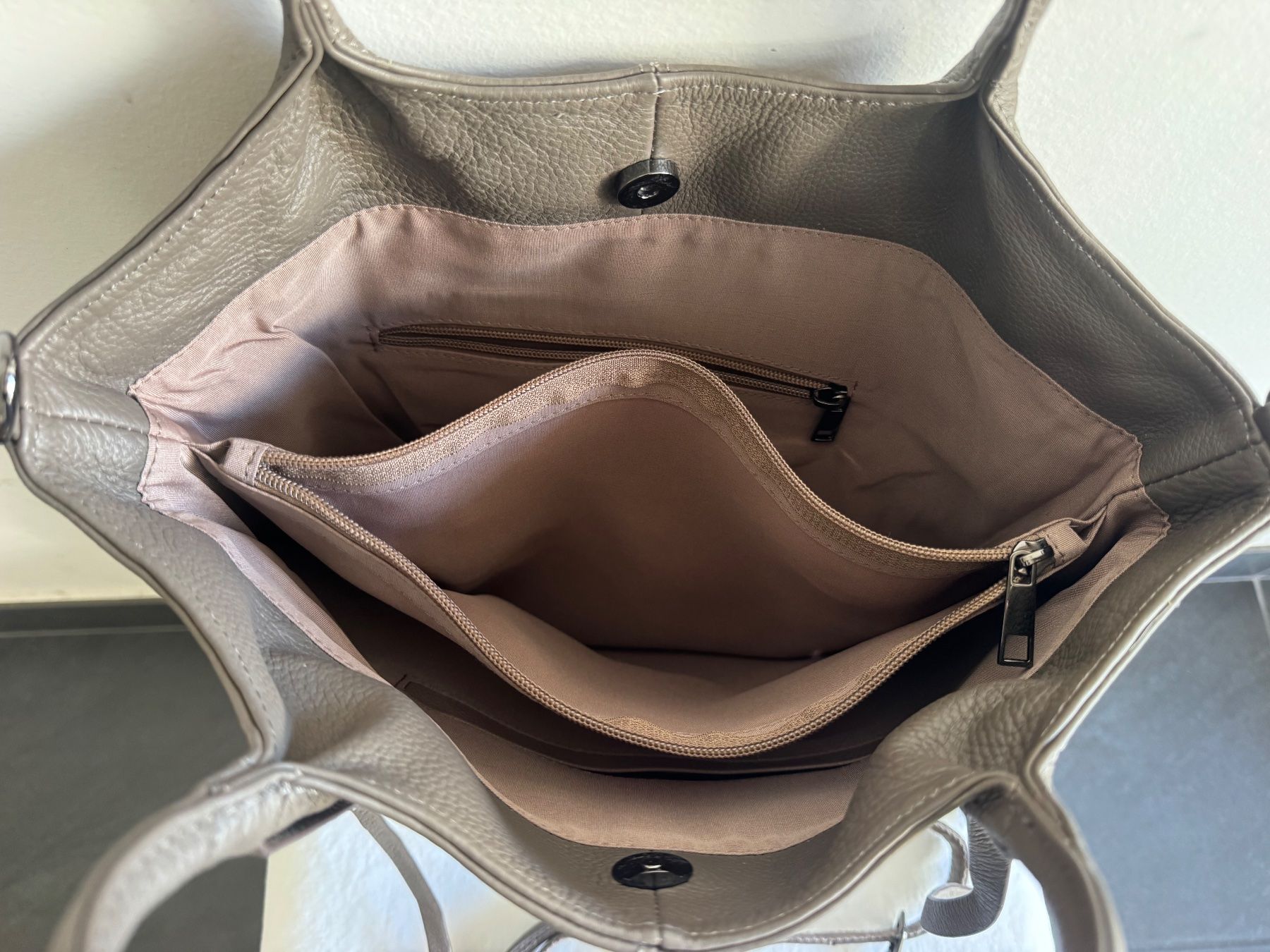 Borse da donna: Sac cuir gris cuir – Usato da Carouge GE venduto da Myr_hbt9 1
