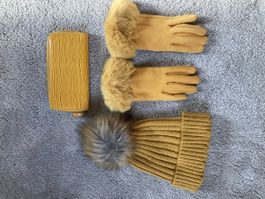 Ensemble gants, bonnet, portefeuille 